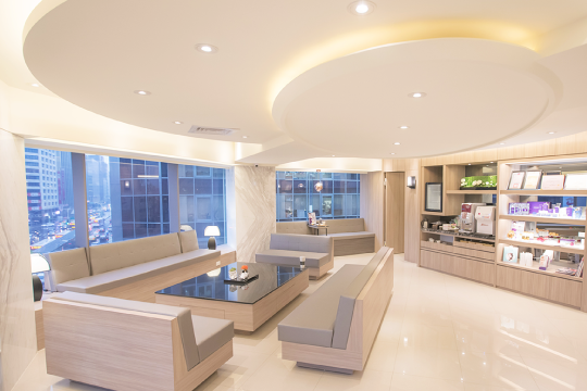 寬敞舒適環境-極緻醫美診所